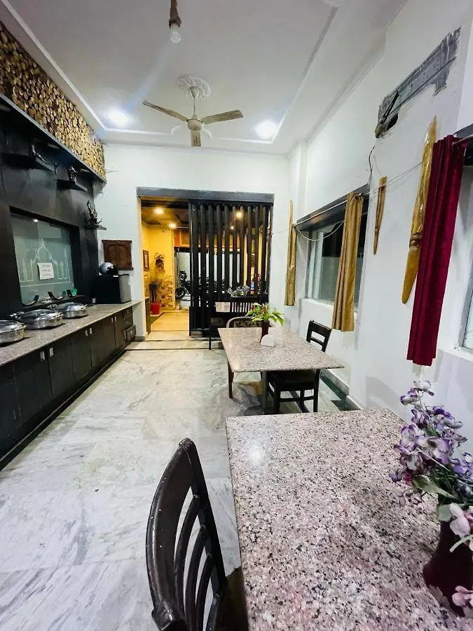 Hotel Whiteland Family Hotel Agra